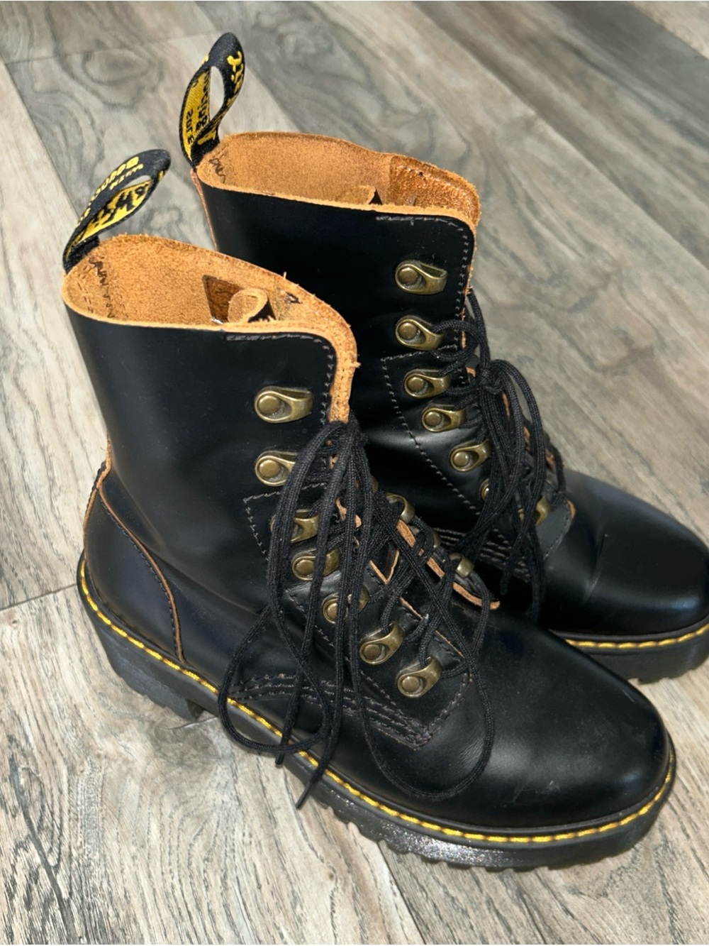 Dr. Martens Leona Smooth Combat Boot Women Size 6 Black Excellent